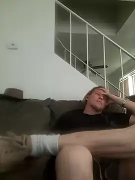 yourMasterisBored live cam on StripChat