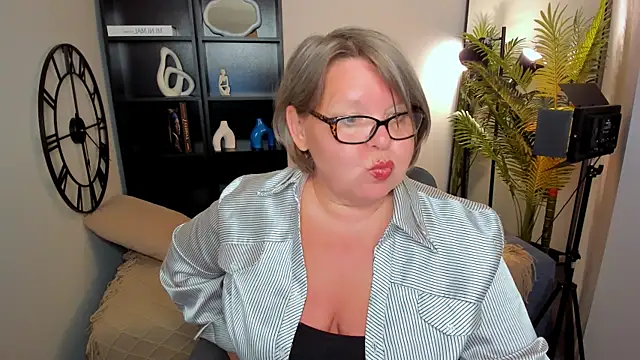 Shannonshine live cam on StripChat