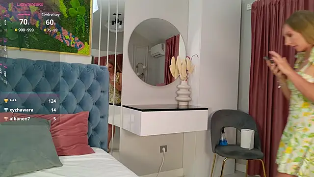 SiennaPierce live cam on StripChat