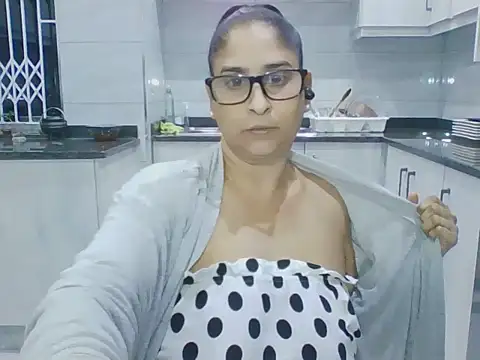 Indiankushy live cam on StripChat