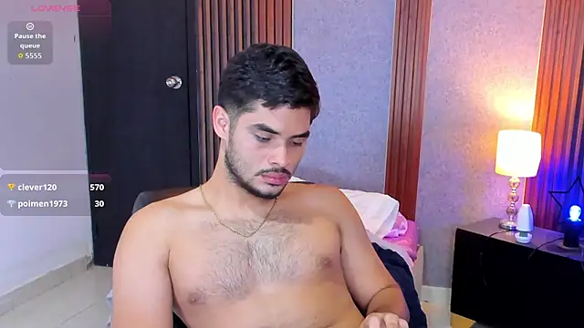 luciano_vitale live cam on StripChat