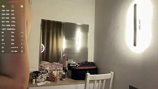 Ur_neighbor_Kira webcam