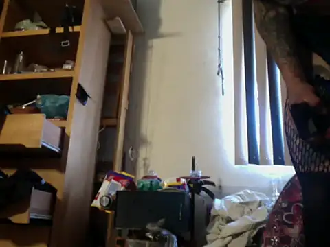 000upskirt000 live cam on StripChat
