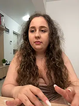 CurlyMaddie webcam