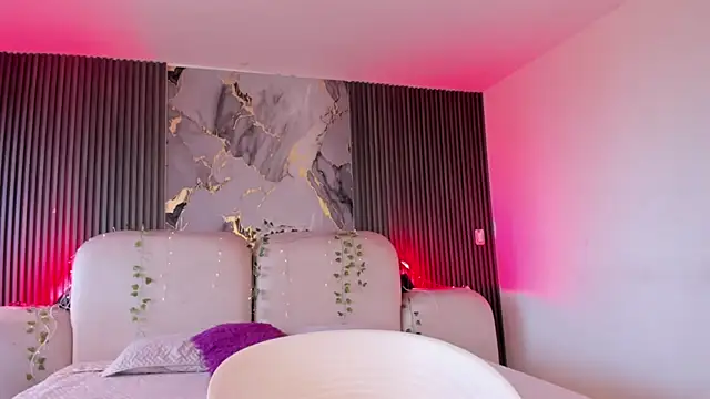 CarolineFyre webcam