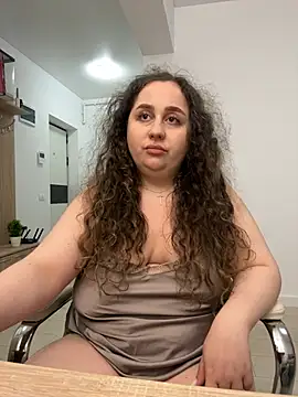 CurlyMaddie webcam