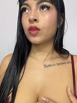 Dulce-diosa live cam on StripChat