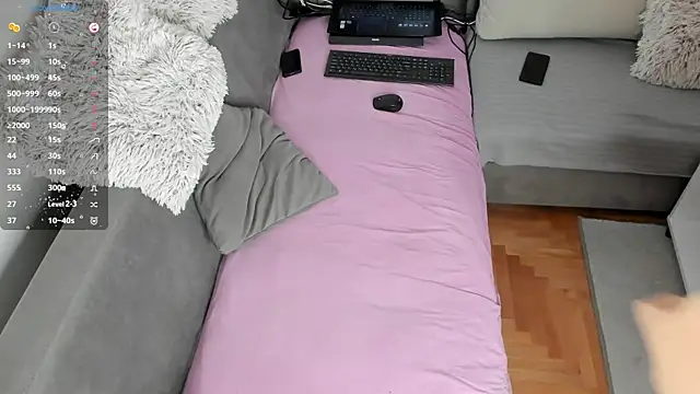 AlicePlushWhispers webcam