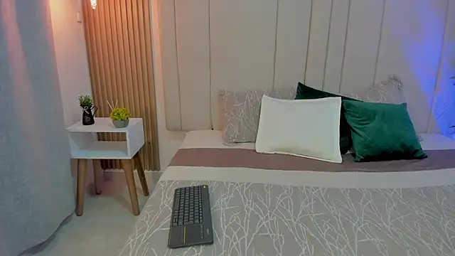 Victoria_Rosee webcam