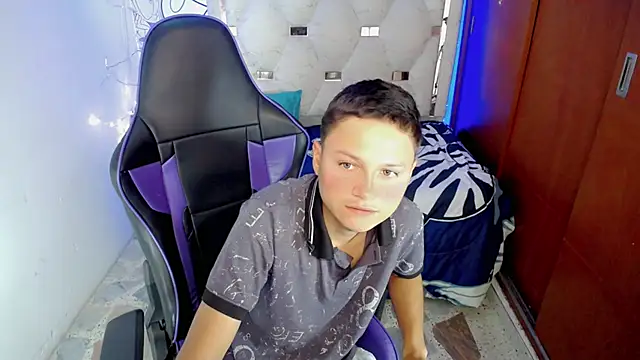 NYC_Bby live cam on StripChat
