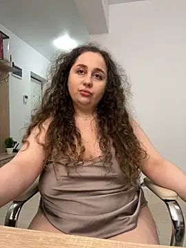 CurlyMaddie live cam on StripChat