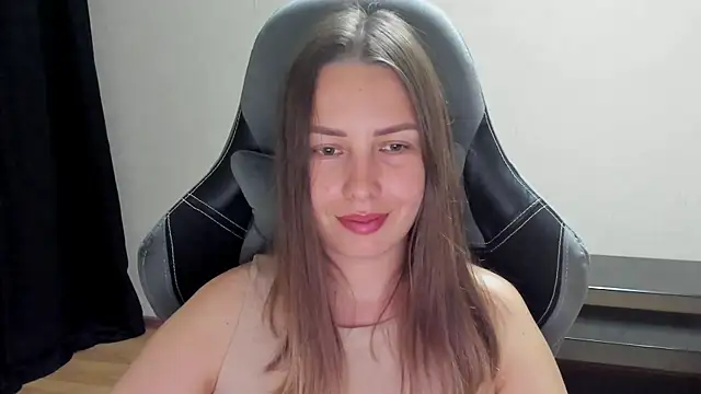 Mia_shy1 webcam