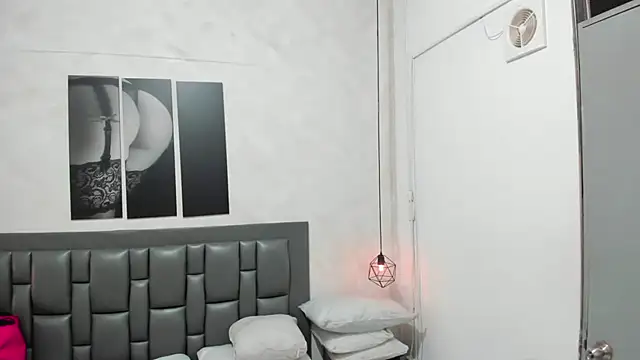 dakota_roussee webcam