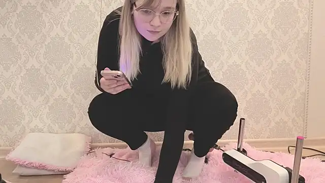 LesleyMil webcam