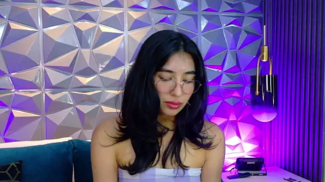 AdelineJhones webcam