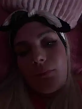 Blonde_Cougar webcam