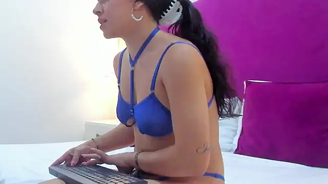 AlexaGill webcam