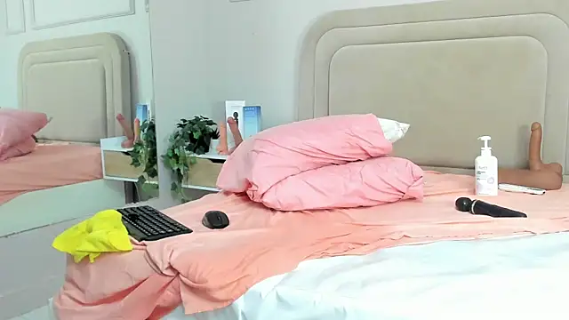 Liastarkk live cam on StripChat