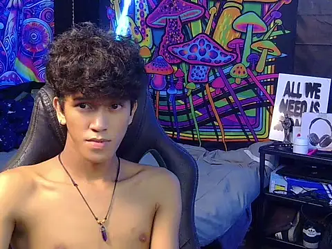 hugekenbigcock live cam on StripChat