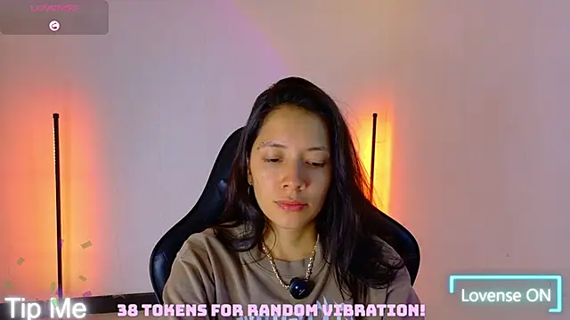 Sarasavage live cam on StripChat