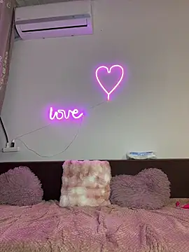 Sabrinedivinee live cam on StripChat
