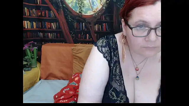 PlayfullMature webcam