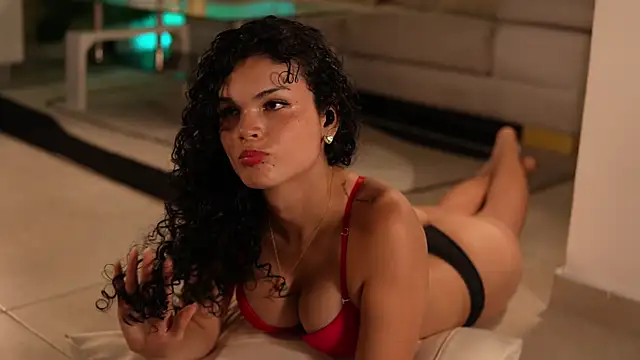 GiaFaaris live cam on StripChat