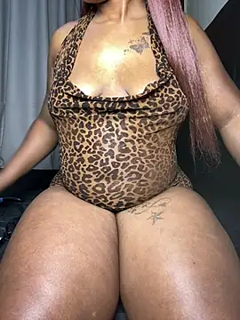 Hugemassivebootie webcam