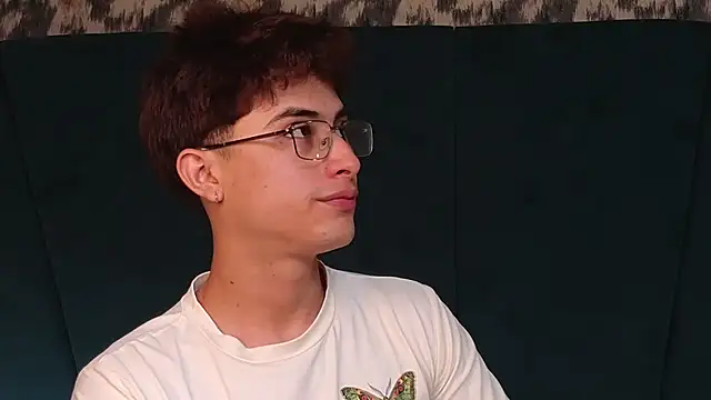Aaron_Eze webcam