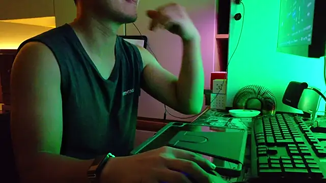 OnlyMan90 webcam