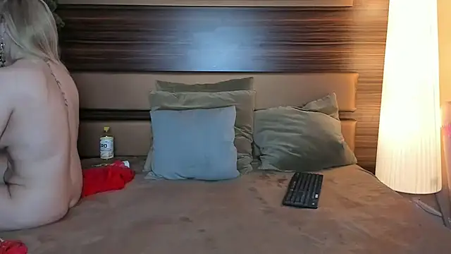 MissyNia webcam