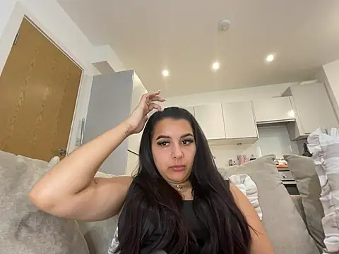 Miavelvetxoxo webcam