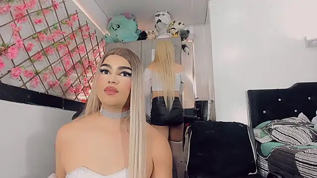 Thiara_veky_ webcam