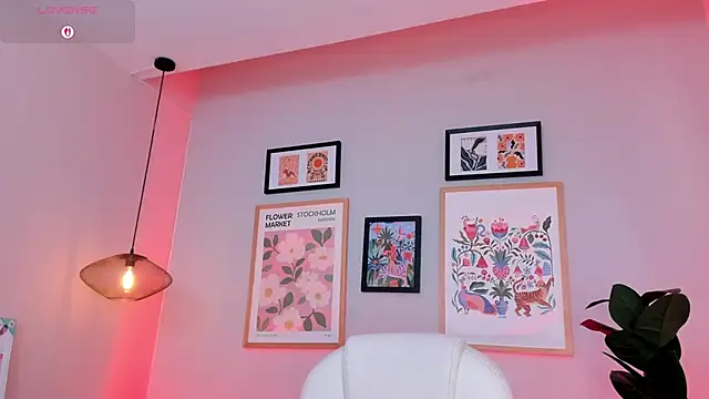 Tiffany_Low webcam