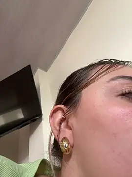 valery_mora webcam