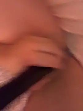 YaraQueen webcam