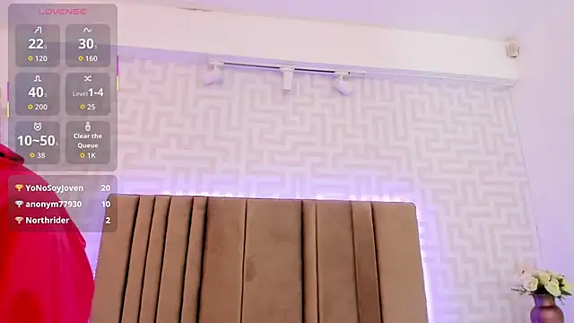 naishaa_ live cam on StripChat