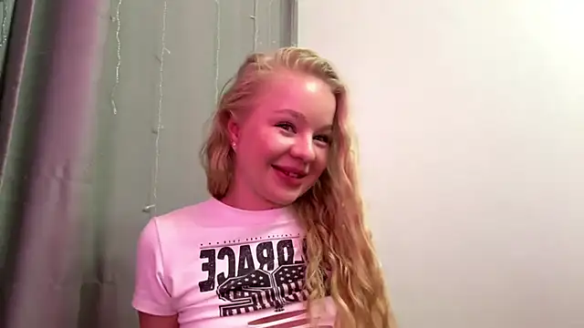 BrianaJess live cam on StripChat