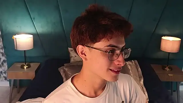 Aaron_Eze webcam