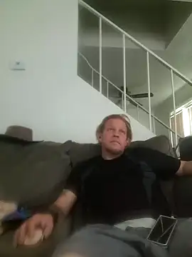 yourMasterisBored live cam on StripChat