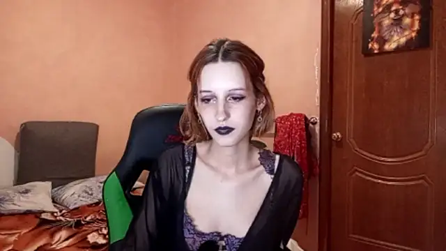 SirenFrost live cam on StripChat