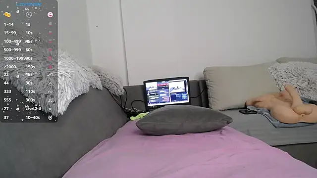 AlicePlushWhispers webcam