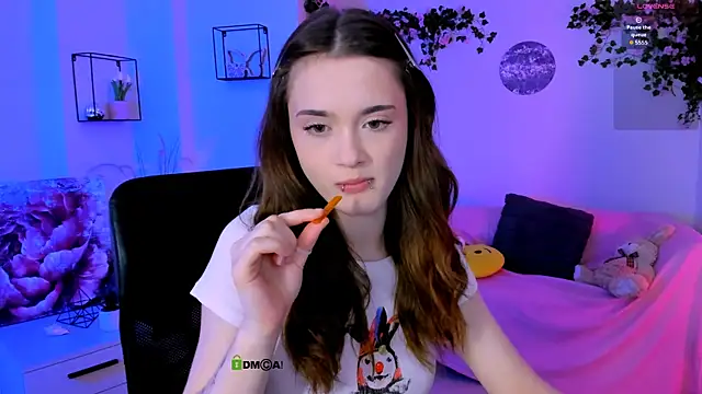 liana_kisses webcam