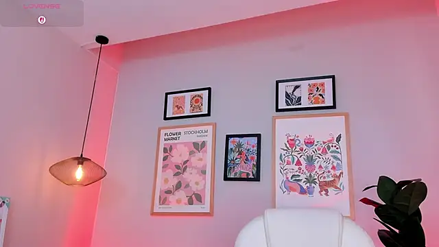 Tiffany_Low webcam