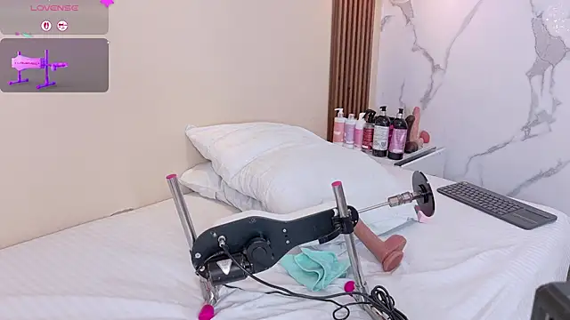 mia_gold_ webcam
