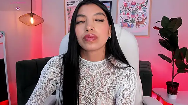 Tiffany_Low live cam on StripChat
