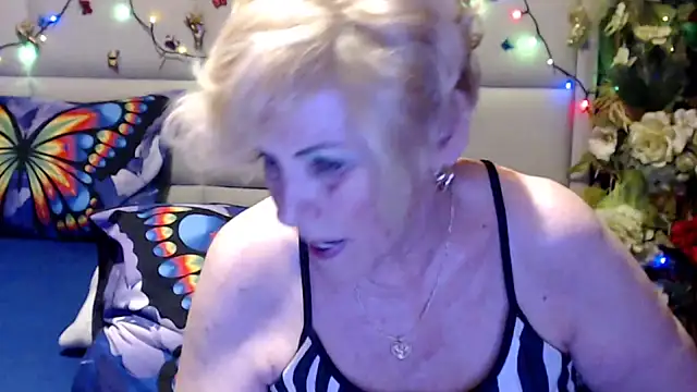 HappyWomanOn webcam