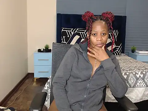 QUEENMANDYY webcam