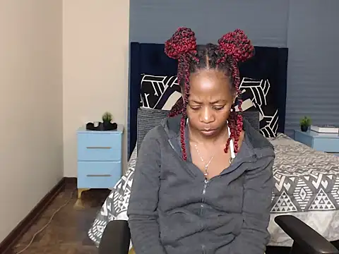 QUEENMANDYY webcam