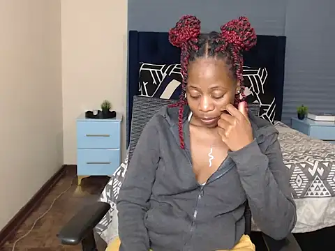 QUEENMANDYY webcam